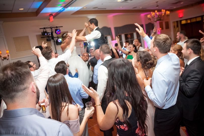 Bride-Groom-Packed-Dance-Floor